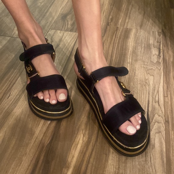 CHANEL Velcro Slide - Picture 9 of 12